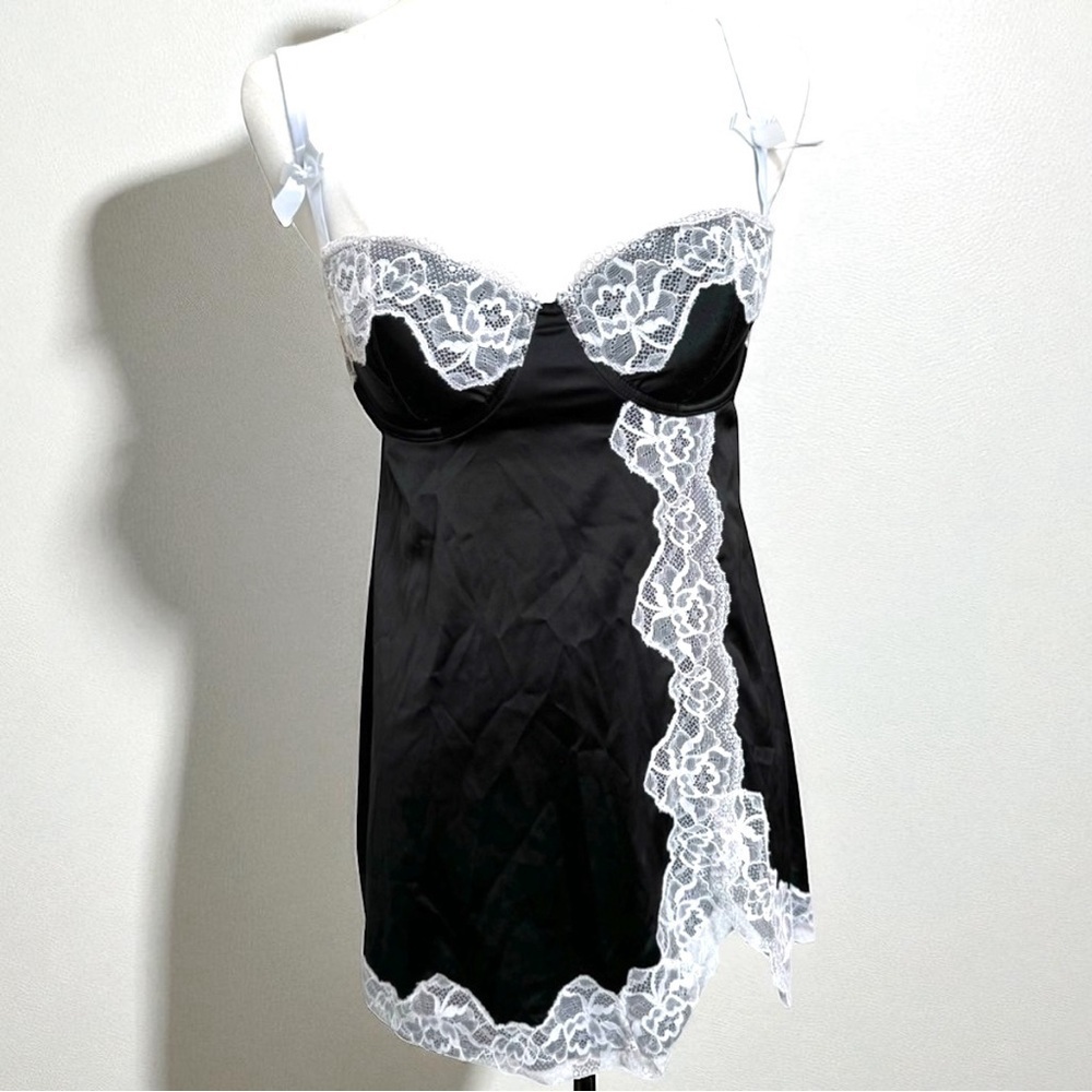 Vintage  Y2K La Senza black and white lace detail babydoll chemise goth maid M